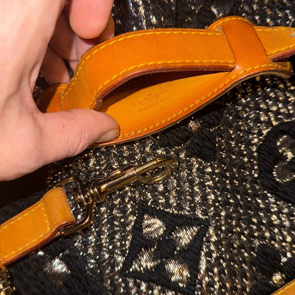 Men’s or Women’s LV Leather Bag Straps! Preloved but in great condition. 8/10